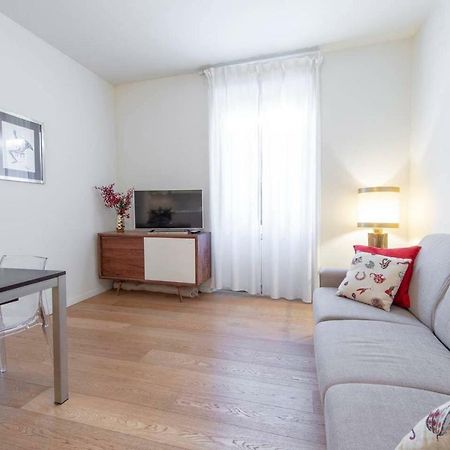 Joivy 1Br Apt In Isola With Stunning View To Bosco Verticale Milan Extérieur photo